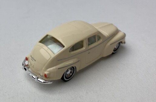 Busch 1:87 Volvo 544 Limousine cream