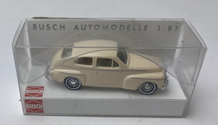 Busch 1:87 Volvo 544 Limousine cream