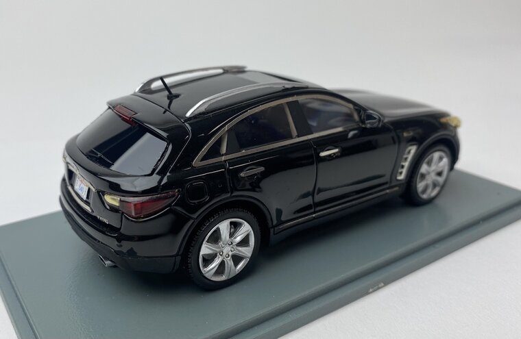 Neo Scale 1:43 Infiniti FX50 S zwart