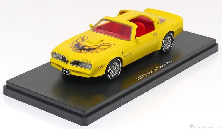 Auto World 1:43 Pontiac Firebird Trans Am 1977 geel resin series