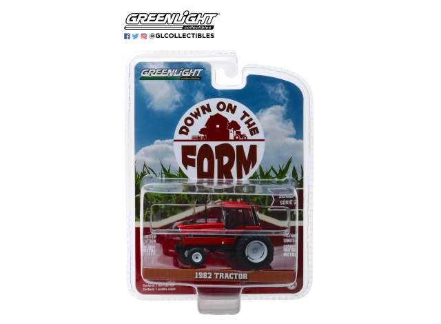 Greenlight 1:64 International Tractor 1982 with dual Rear wheels Down On The Farm series 2 rood zwart