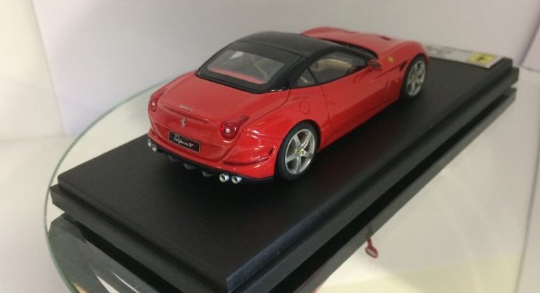 Looksmart 1:43 Ferrari California rosso scuderia / nero ds