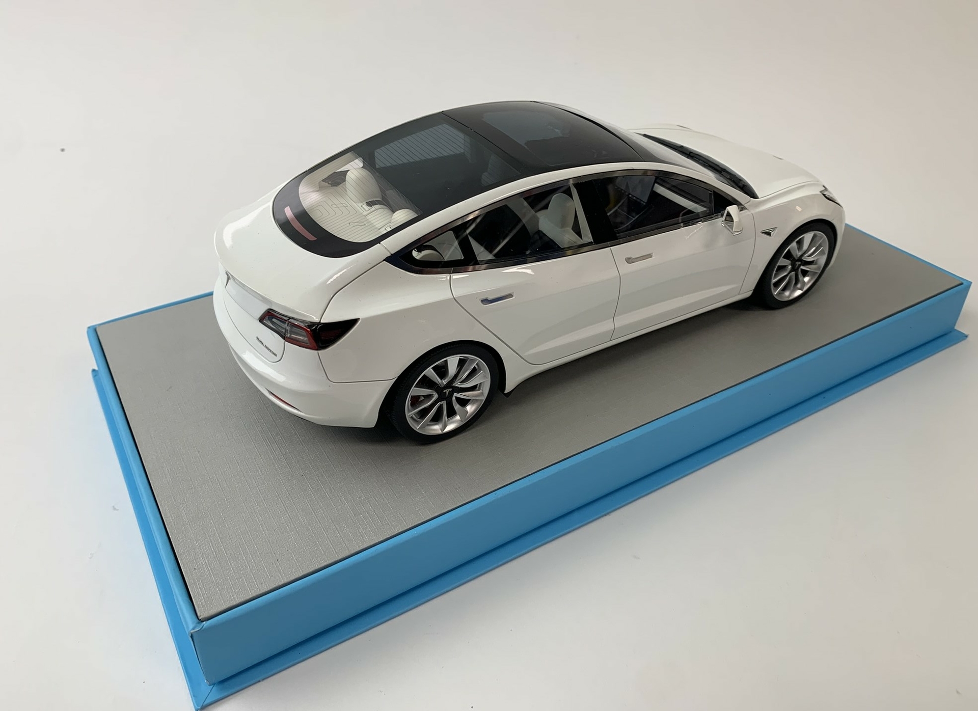 LS-Collectibles 1/18 Tesla Model 3 2017 White LS074C 