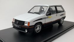 Whitebox 1:24 Opel Corsa A SR wit 1985, 2 openingen