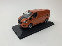 Vanguards 1:43 Ford Transit Custom Sport, oranje / zwart , RHD