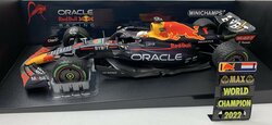 Minichamps 1:18 Max Verstappen Oracle Red Bull Racing RB18 no1 winner Japan GP 2022 with W/Pitboard - F1 Wereldkampioen