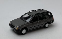Premium Classixxs 1:87 Opel Kadett E Caravan 1989 grijs