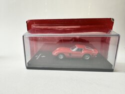 Atlas 1:64 Ferrari 250 GTO 1962 rood in vitrine