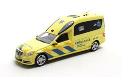 Matrix 1:43 Mercedes Benz E250D VF212 Ambulance Flevoland First Responder Urk geel in vitrine. Verwacht Q4 2025