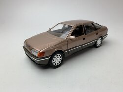 Schabak 1:24 Ford Scorpio, brons with chrome wheels