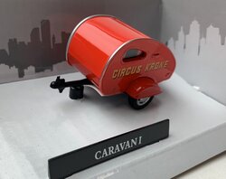 Cararama 1:43 Caravan - Circus Krone - rood in windowbox
