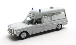 Matrix 1:43 Mercedes Benz V114 Visser ambulance grijs '69-'73