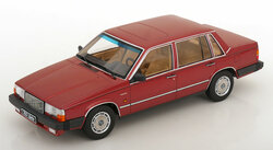 Triple9 1:18 Volvo 760 Turbo 1985 donkerrood
