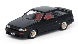INNO64 Toyota Corolla AE86 levin zwart met extra wielen en carbon bornet decals INNO64 Toyota Corolla AE86 levin zwart met extra wielen en carbon bornet decals