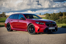 GT Spirit 1:18 BMW M5 Touring red 2025. Levering 11-2025