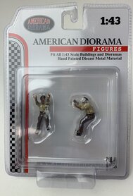 American Diorama 1:43 Mechanic Crew 4x4 Camel Trophy Metal Figures set no 3 - set 2 figuren, excl. auto