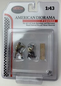 American Diorama 1:43 Mechanic Crew 4x4 Camel Trophy Metal Figures set no 4 - set 2 figuren, excl. auto