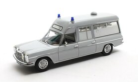 Matrix 1:43 Mercedes Benz V114 Visser ambulance grijs '69-'73