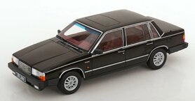 Triple9 1:18 Volvo 760 Turbo zwart 1985
