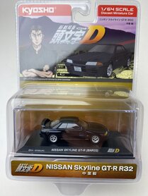 Kyosho 1:64 Nissan Skyline GTR (BNR32) zwart 1985 ​​​​​​​Initial D incl vitrine – Circuit Wolf Blister pack edition