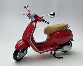 Maisto 1:12 Vespa Primavera 150 rood