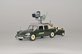 Atlas 1:43 Citroen DS Break  "BBC tv "1971 mert aanhanger groen/ beige met boekje.