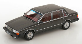 Triple9 1:18 Volvo 760 Turbo 1985 donkergrijs metallic