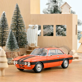 Norev 1:18 Alfa Romeo 2000 GTV 1973 Orange. Levering 12-2025