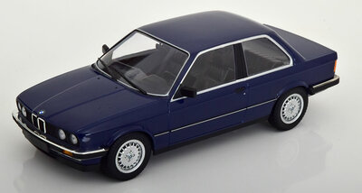 Minichamps 1:18 BMW 323i E30 Limousine 1982 donkerblauw