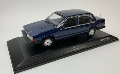 Minichamps 1:18 Volvo 740 GL, dark blue 1986