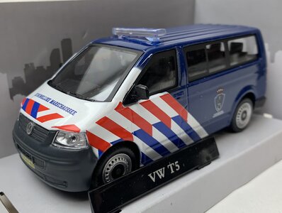 Cararama 1:43 Volkswagen T5 Multi van Marechaussee Nederland donkerblauw in window box