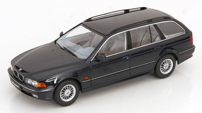 Triple9 1:18 BMW 5 Serie E39 Touring 1998 donker paars
