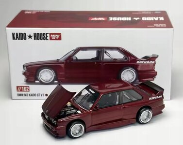Mini GT 1:64 BMW M3 (E30) Kaido GT V1 donkerrood 1989. Kaido House & Mini GT