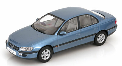 Triple9 1:18 Opel Omega B 1996 - polar blue metallic