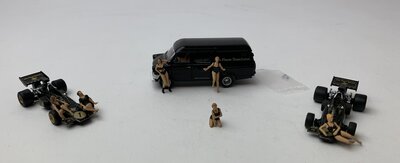 Brekina 1:87 Set John Player Team Lotus JPS met figuren- Lotus Ford 72 F1 GP Frankreich, 7. Juli 1974