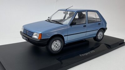 MCG 1:18 Peugeot 205 1984 lichtblauw