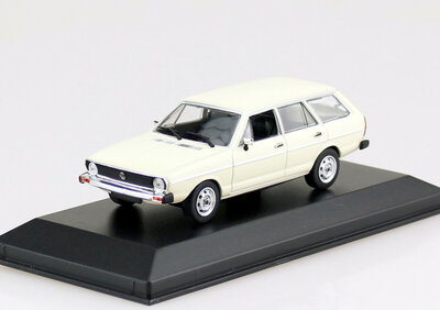 Maxichamps 1:43 Volkswagen Passat Break 1975 wit