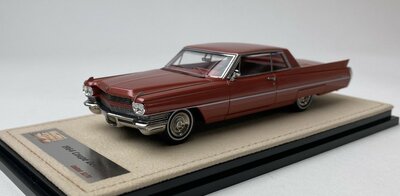 Stamp Models 1:43 Cadillac Coupé de Ville 1964 - firemist red limited 70 pcs - Individueel genummerd