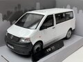 Cararama 1:43 Volkswagen T5 Transporter 2010 wit - Mini Bus