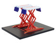 Greenlight 1:64 Auto Body Shop *Automotive Double Scissor Lifts Series 2* Chevron rood/ wit/ blauw