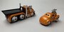 Maisto 1:64 Mack B-61 Flatbed 1953 met Willys Coupe Gasser 1941 - Muscle Transport model no 11 oranje_
