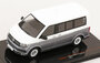 IXO 1:43 Volkswagen T6 Multivan 2017 wit grijs in vitrine_